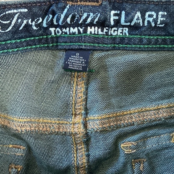 Tommy Hilfiger Freedom Flare Dark Wash Denim Jeans Size 8 NWT - Picture 4 of 16